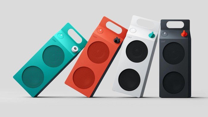 Les enceintes CMF Speaker M orange, turquoise, blanche et grise