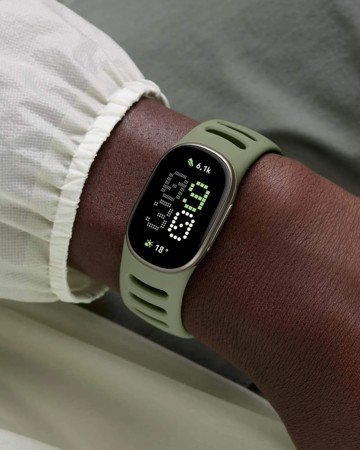 Le bracelet Google Fitbit Edge porté au poignet