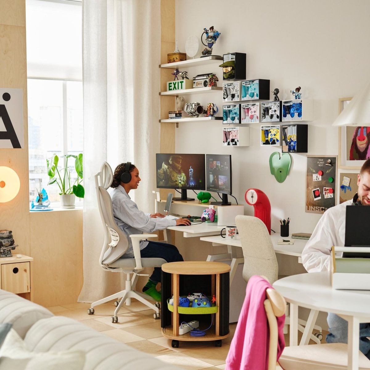Installation de jeu sur ordinateur avec mobilier et accessoires IKEA YXSTABY