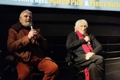 Marco Pico et Pierre Richard assis avec des micros au cinéma Le Champo en novembre 2024