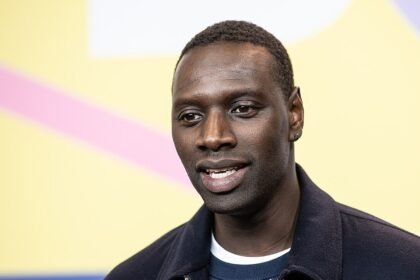Omar Sy à la Berlinale en 2020, portrait d’archive illustrant l’article sur Lupin.