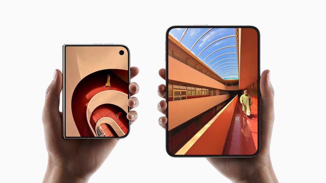 iPhone Duo fermé et ouvert montrant ses deux tailles d’écran