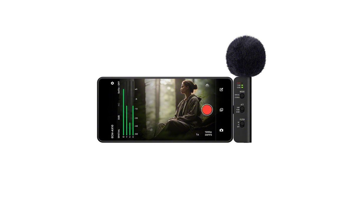 Microphone Sony ECM-AX10 avec bonnette branché sur un smartphone